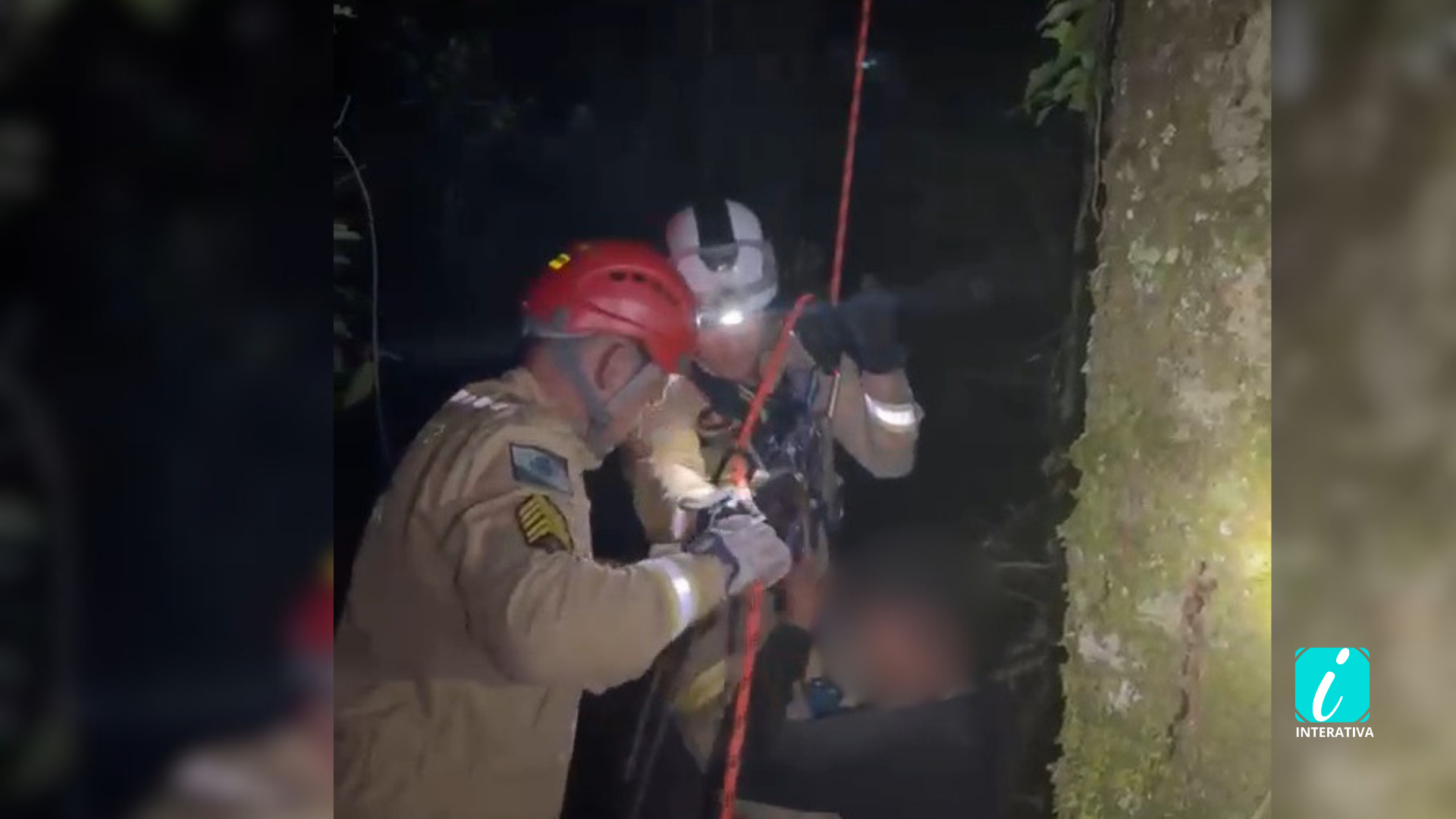 Bombeiros resgatam homem preso a 20 metros de altura após coleta de pinhão em Imbituva