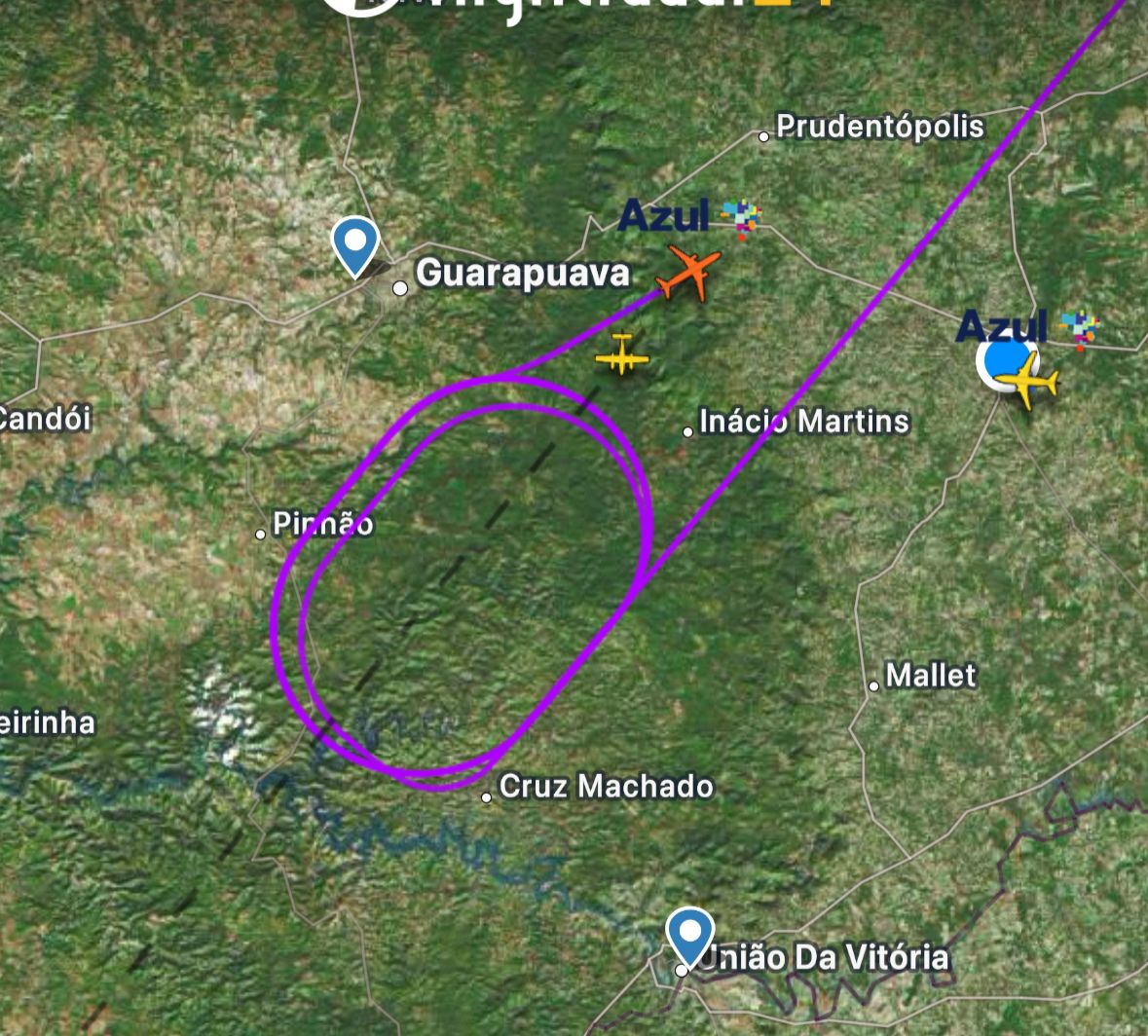 Avião chama atenção ao sobrevoar Inácio Martins e cidades da região neste domingo