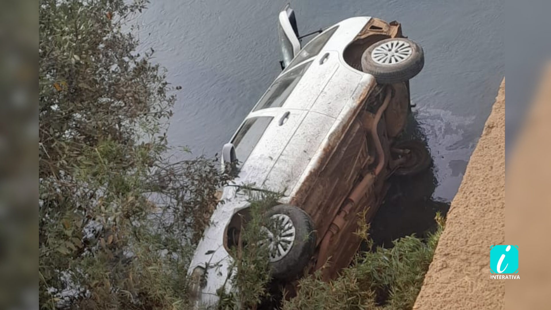 Veículo cai de ponte na zona rural de Inácio Martins