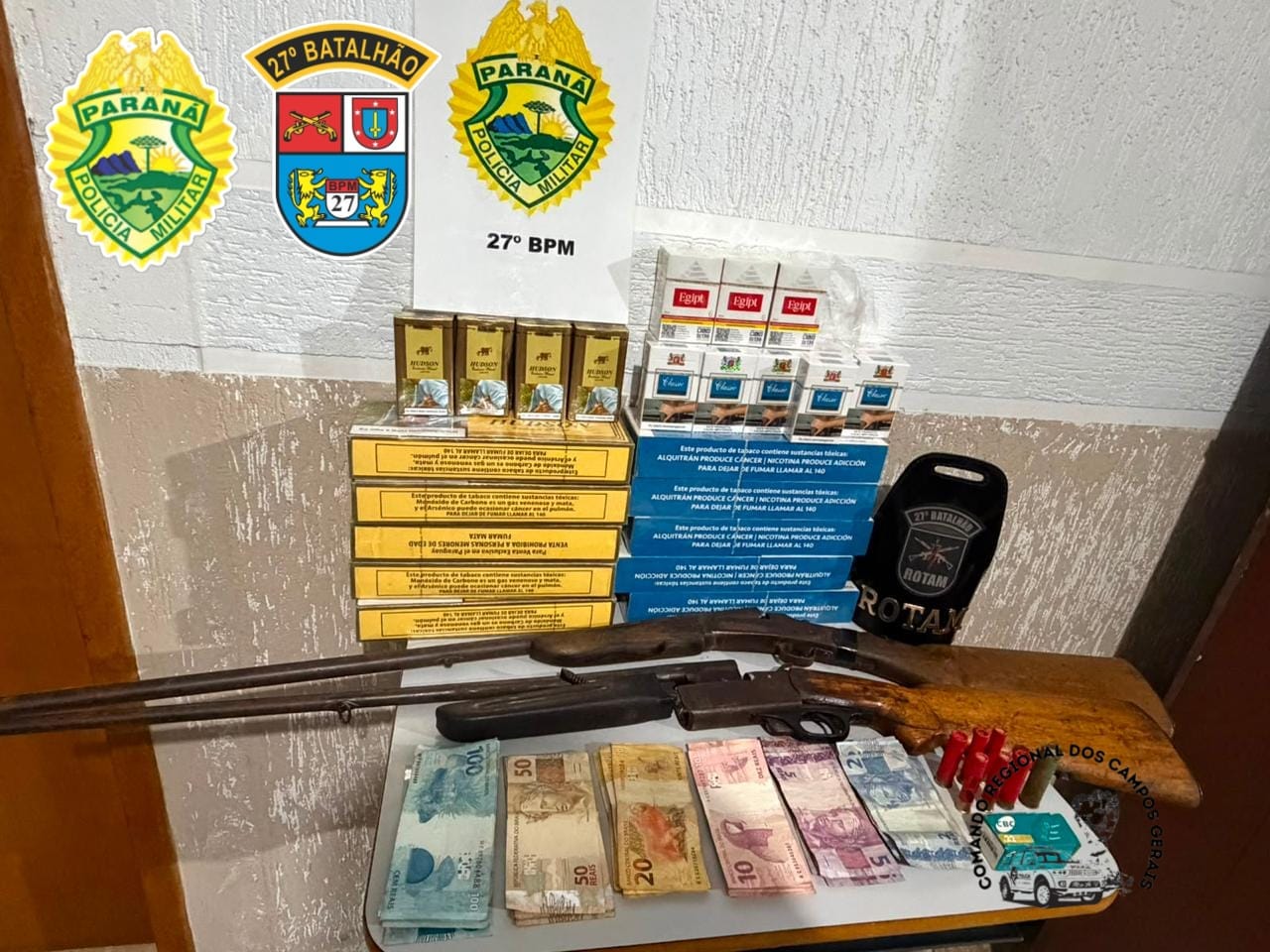 Polícia Militar prende dois homens e apreende armas, munições e cigarros contrabandeados em Cruz Machado