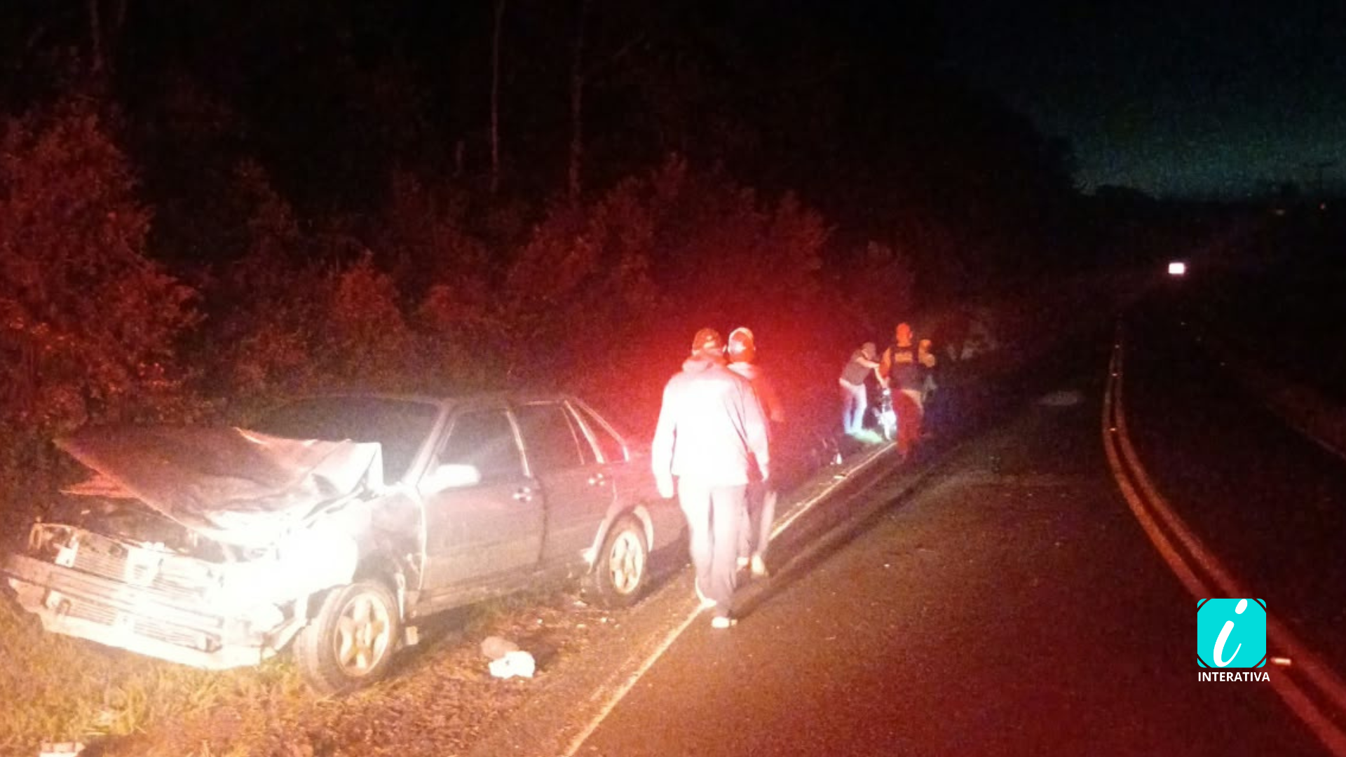 Colisão frontal entre carro e moto deixa dois feridos graves na PR-364, em Irati